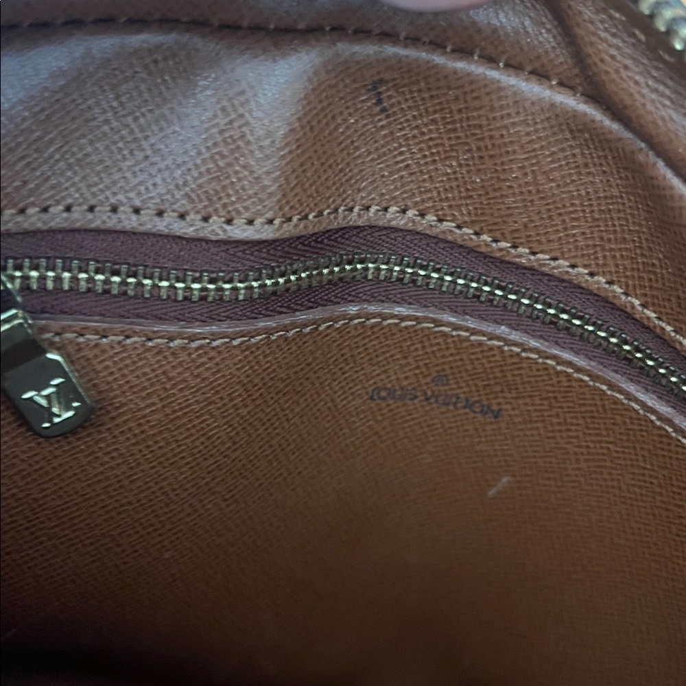 Authentic Louis Vuitton jeune fille crossbody bag - Picture 5 of 10